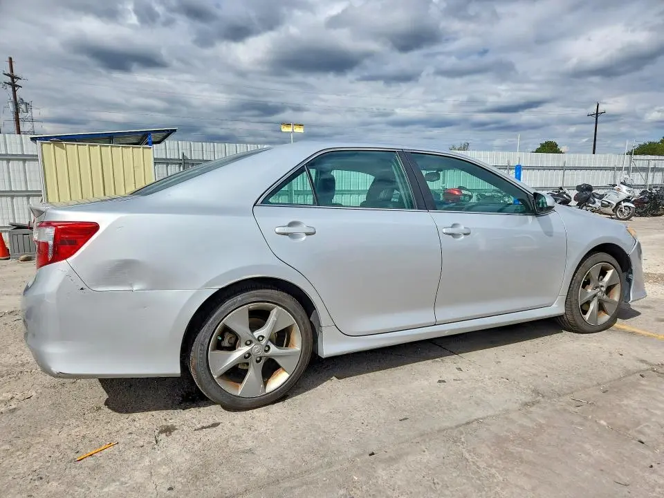2013 TOYOTA CAMRY SE V6  