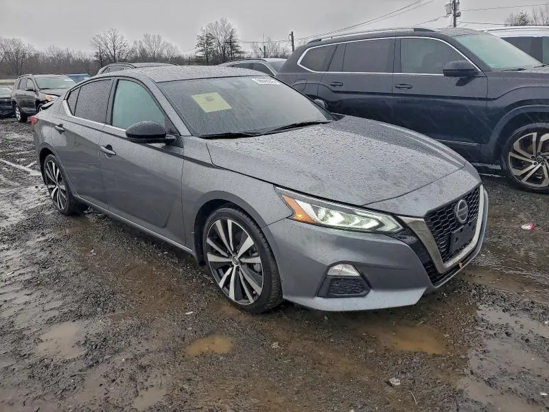 2021 NISSAN ALTIMA SR  