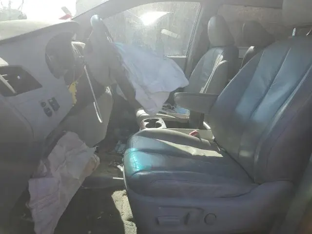2011 TOYOTA SIENNA XLE  