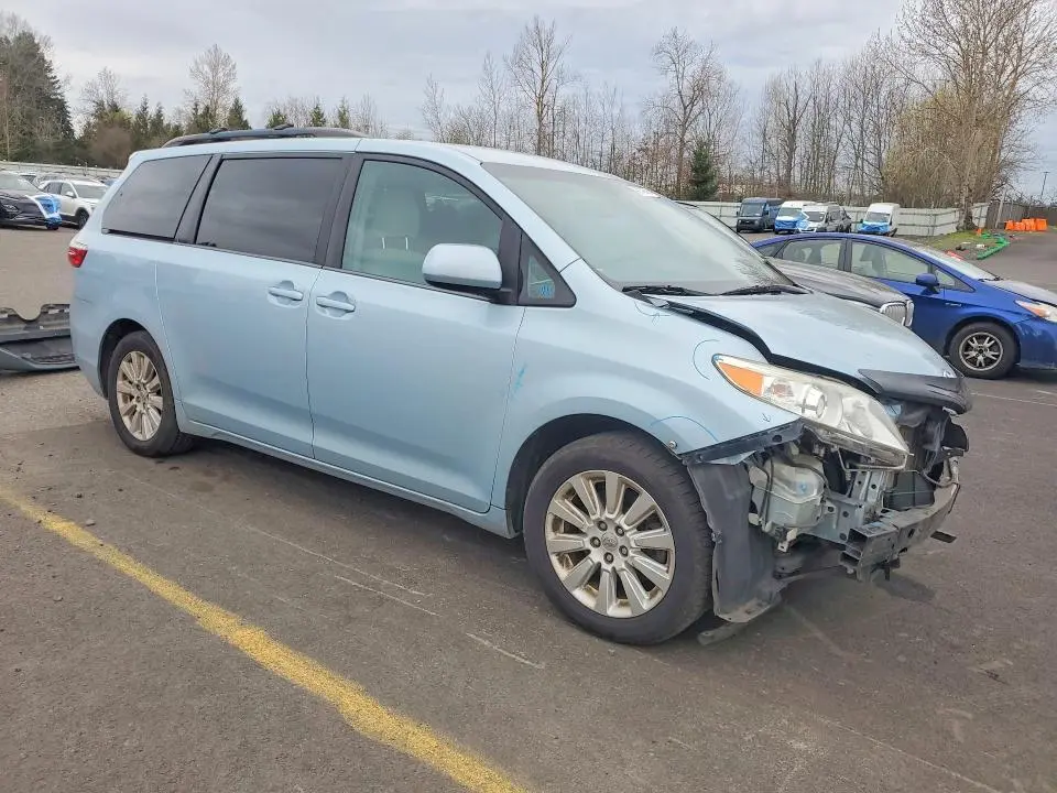 2015 TOYOTA SIENNA LE 7-PASSENGER  