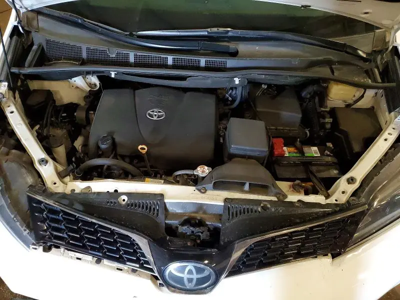 2018 TOYOTA SIENNA SE PREMIUM 8-PASSENGER  