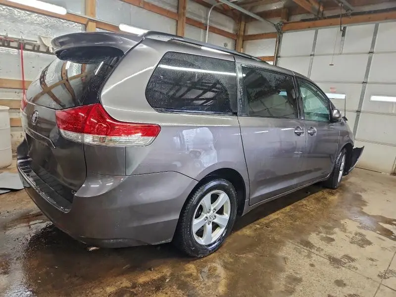2012 TOYOTA SIENNA LE  