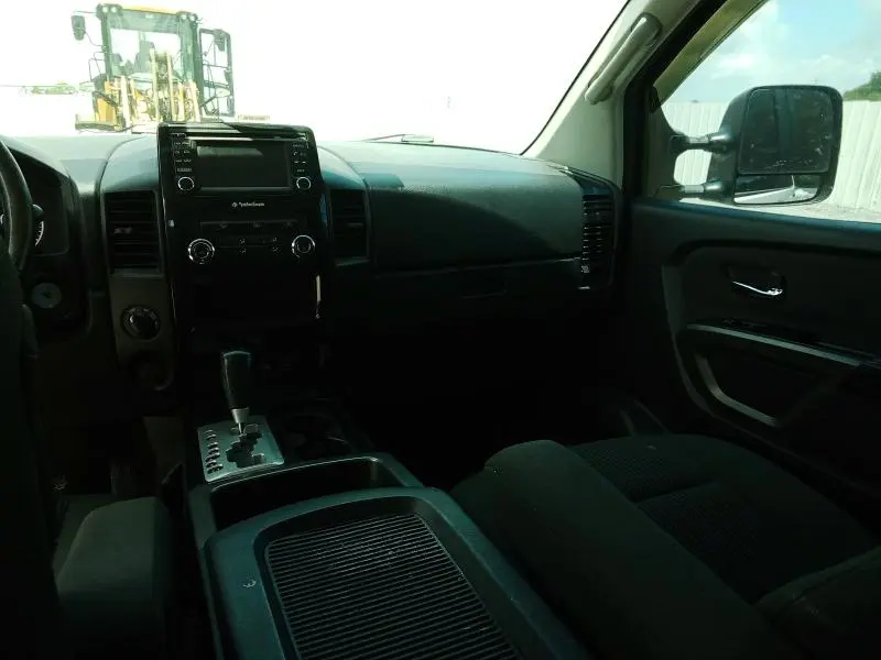 2015 NISSAN TITAN SV  