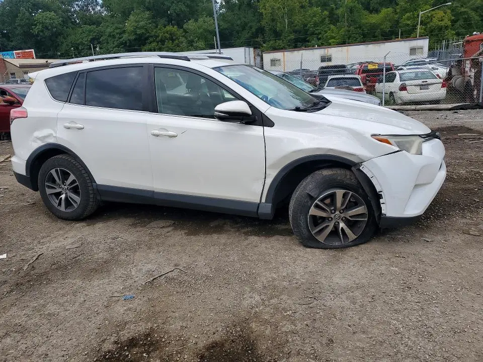 2017 TOYOTA RAV4 XLE  