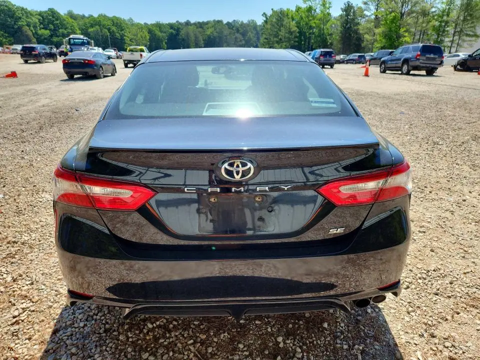 2018 TOYOTA CAMRY SE  