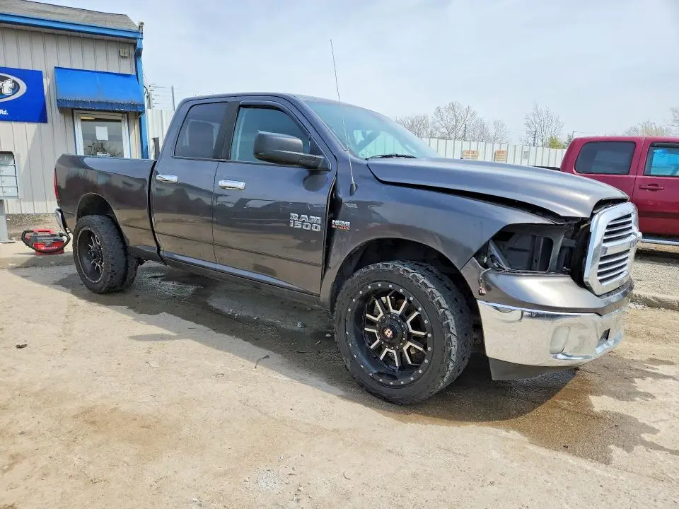 2016 RAM 1500 SLT  