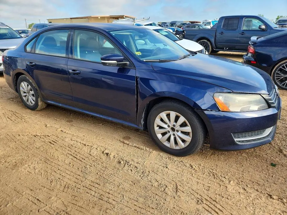 2013 VOLKSWAGEN PASSAT S  