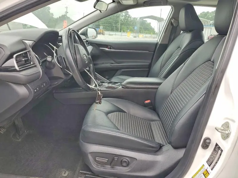 2019 TOYOTA CAMRY SE  