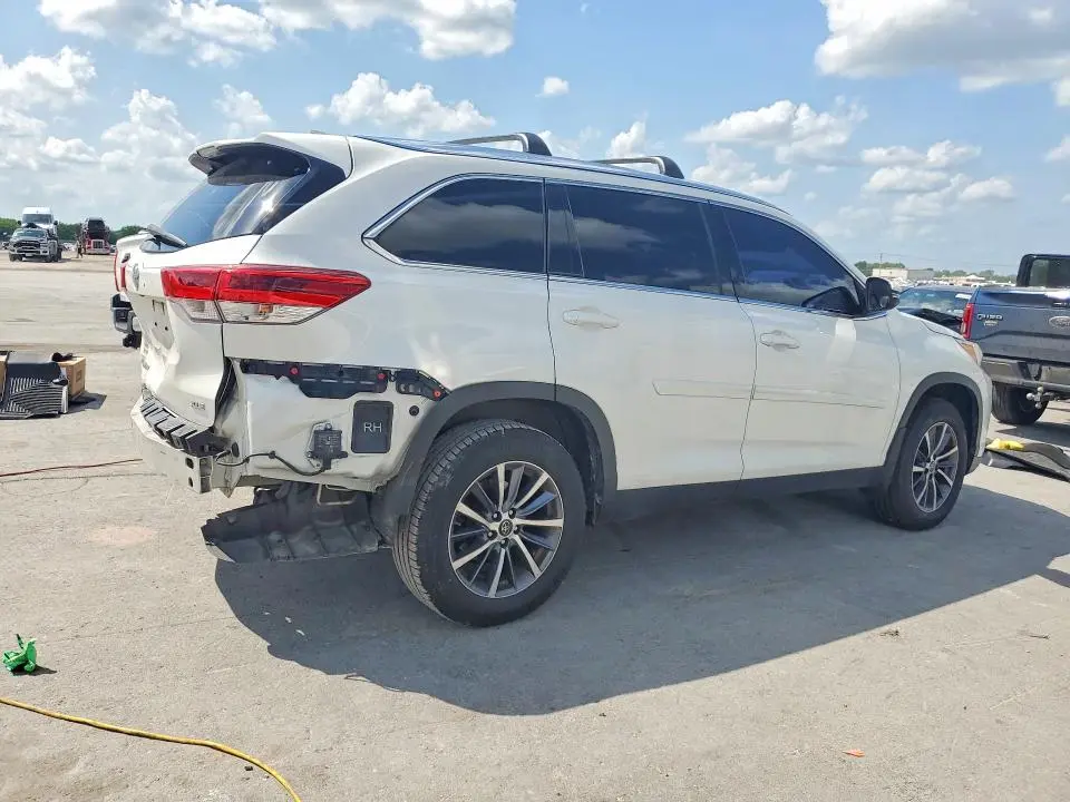 2019 TOYOTA HIGHLANDER XLE  