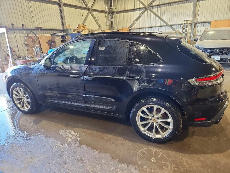 2025 PORSCHE MACAN BASE  