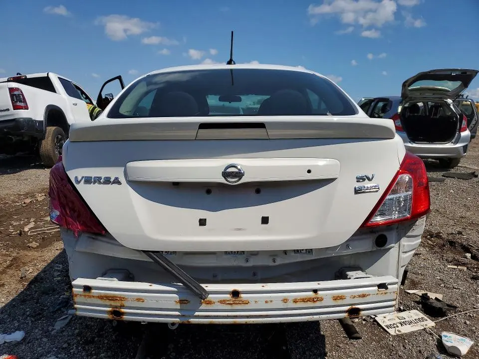 2018 NISSAN VERSA SV  