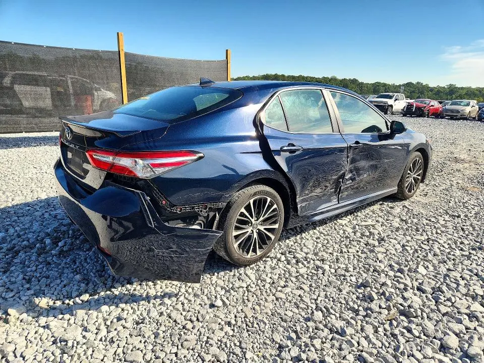 2019 TOYOTA CAMRY SE  