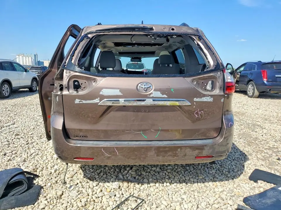 2018 TOYOTA SIENNA LIMITED 7-PASSENGER  
