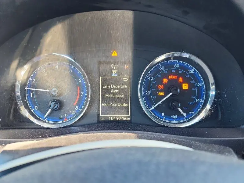 2017 TOYOTA COROLLA SE  