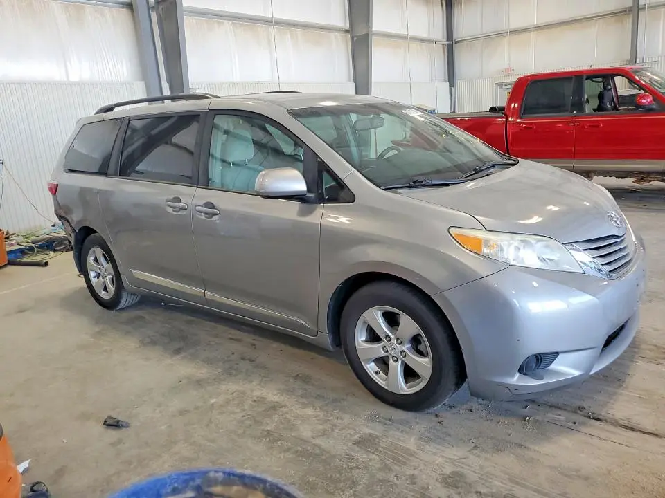 2015 TOYOTA SIENNA LE  