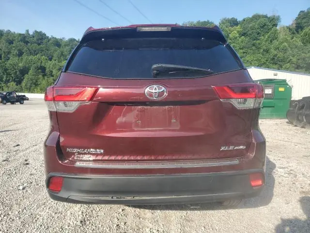 2019 TOYOTA HIGHLANDER SE  