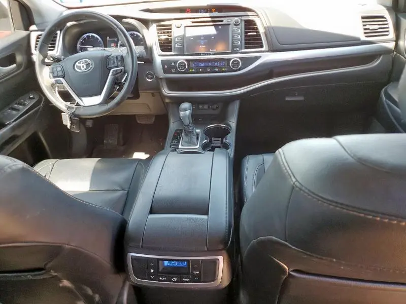 2018 TOYOTA HIGHLANDER SE  