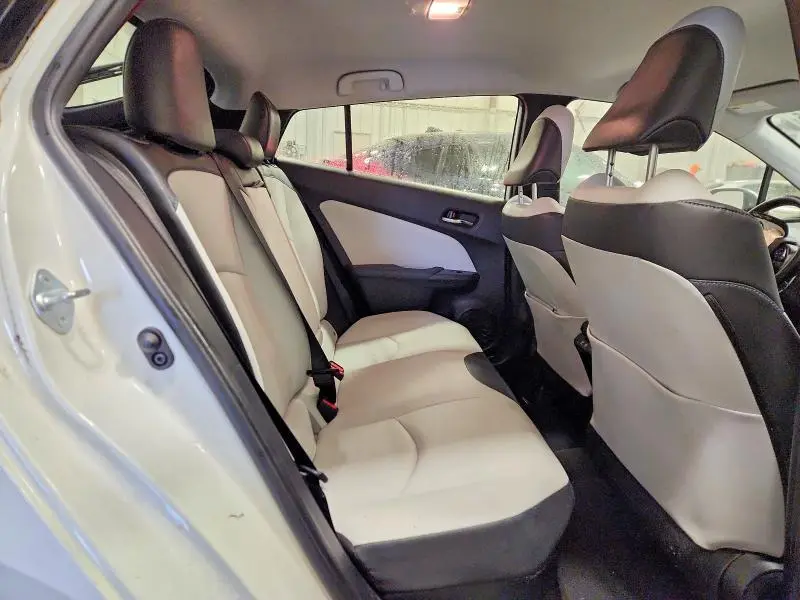 2019 TOYOTA PRIUS XLE  