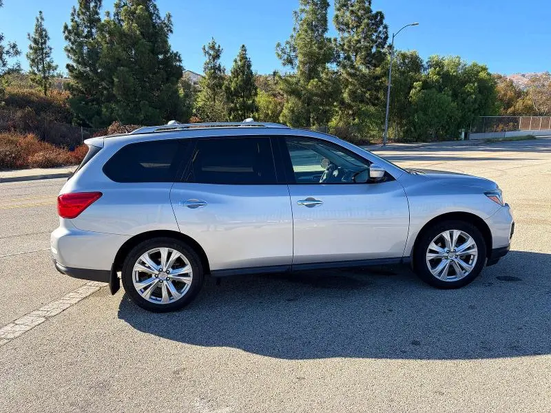 2018 NISSAN PATHFINDER SL  