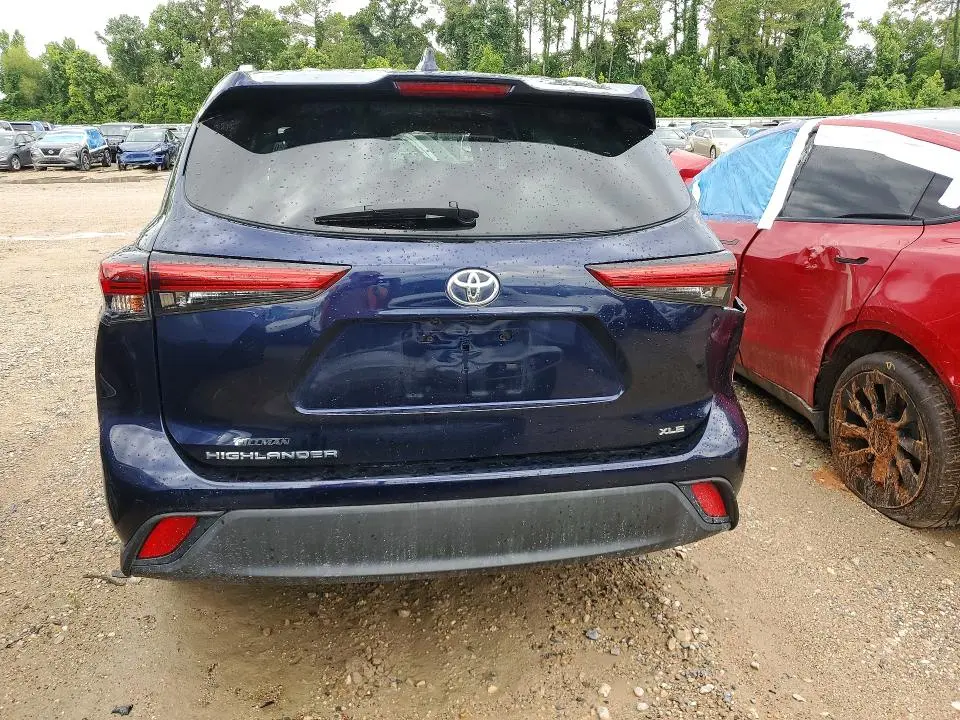 2021 TOYOTA HIGHLANDER XLE  