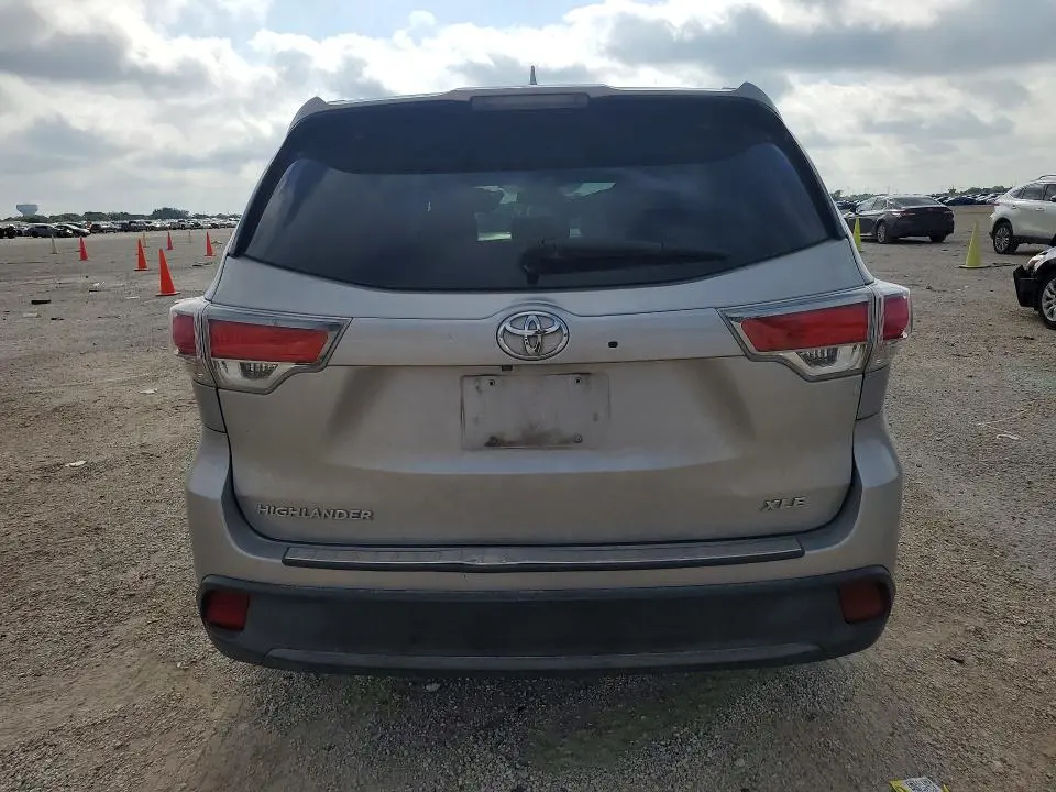 2015 TOYOTA HIGHLANDER XLE  