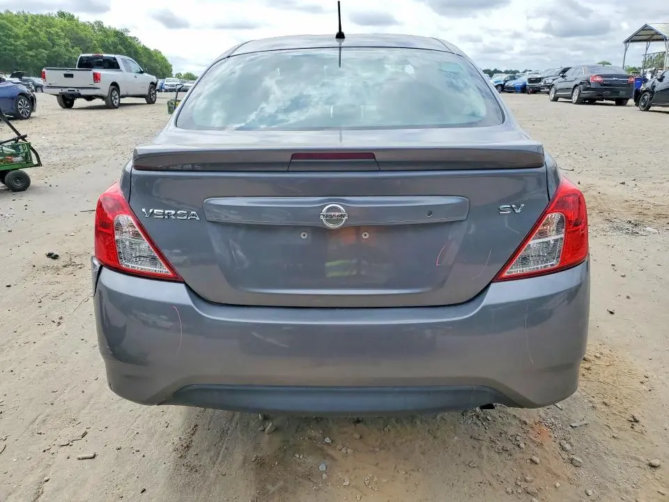 2018 NISSAN VERSA SV  