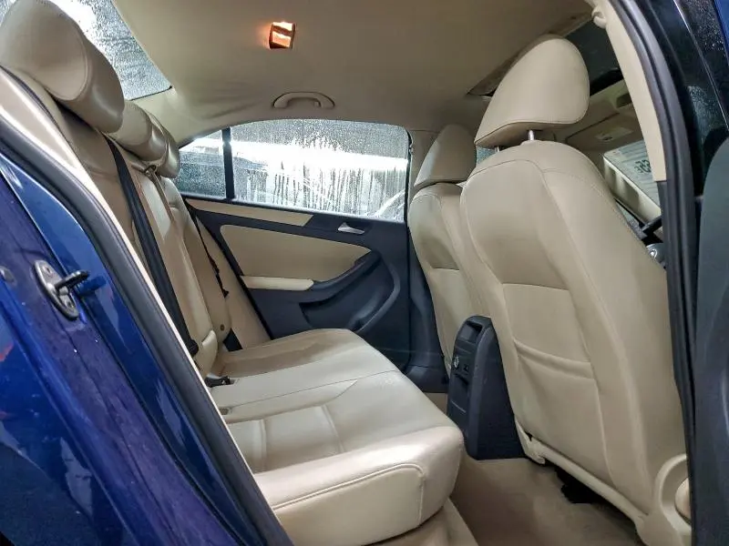 2011 VOLKSWAGEN JETTA SE  