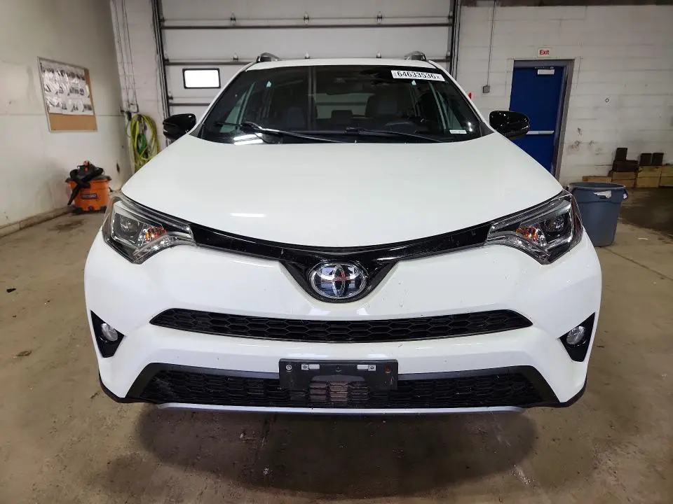 2017 TOYOTA RAV4 SE  