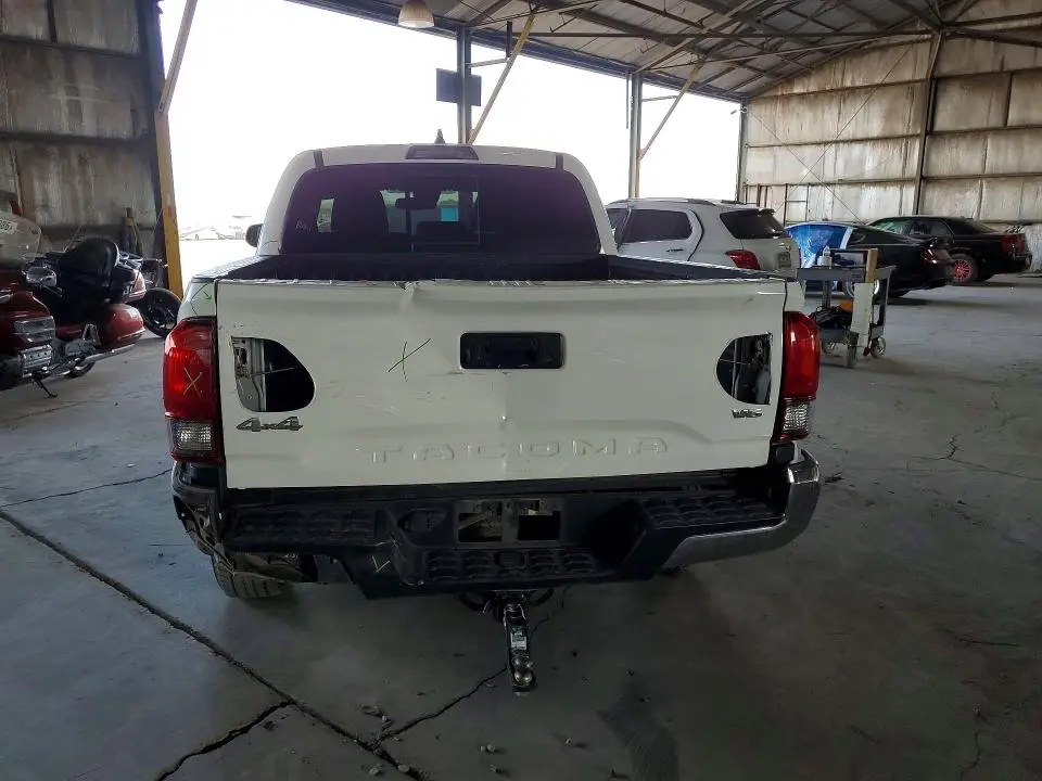 2022 TOYOTA TACOMA SR5 V6  