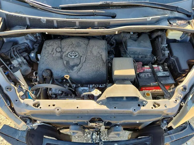 2017 TOYOTA SIENNA LE  