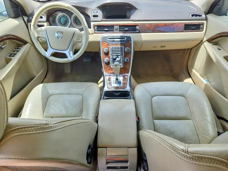 2012 VOLVO XC70 3.2  