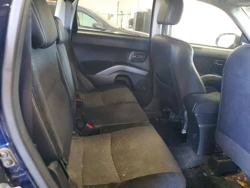 2010 MITSUBISHI OUTLANDER SE  