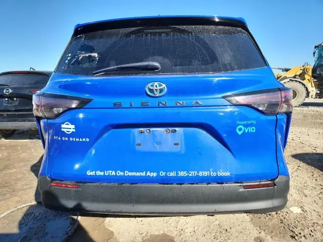 2023 TOYOTA SIENNA LE  