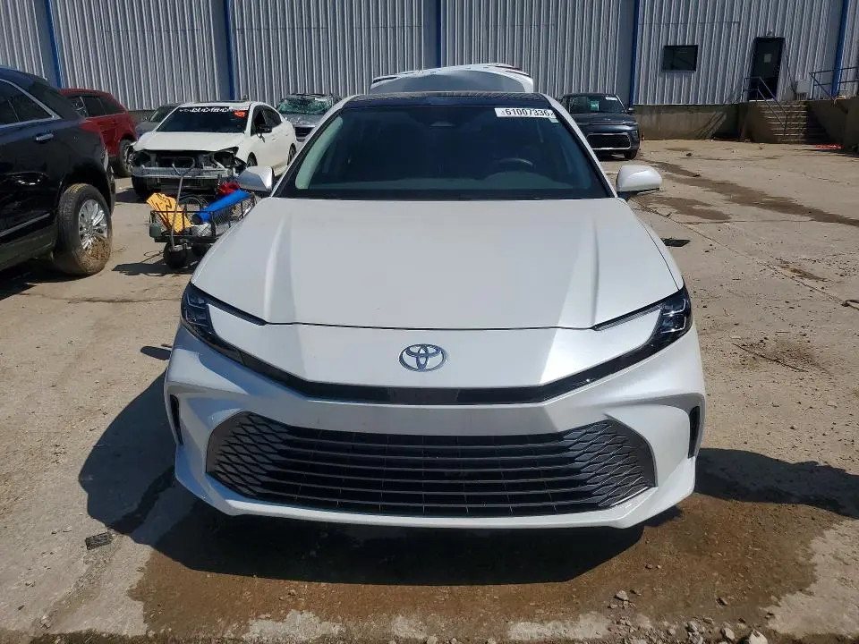 2025 TOYOTA CAMRY XLE  