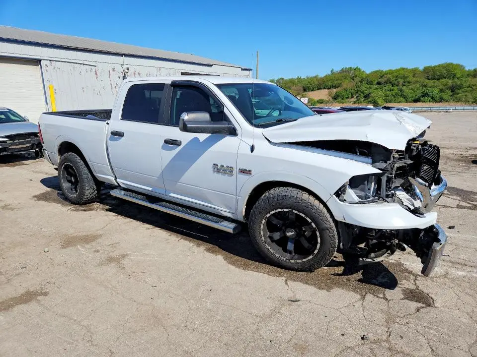 2016 RAM 1500 SLT  