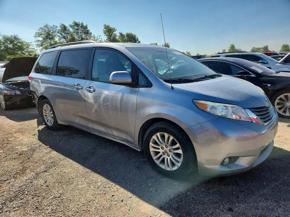 2014 TOYOTA SIENNA XLE 8-PASSENGER  