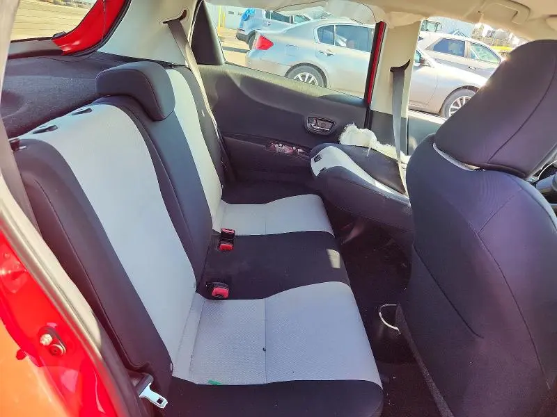 2013 TOYOTA YARIS 5-DOOR L  