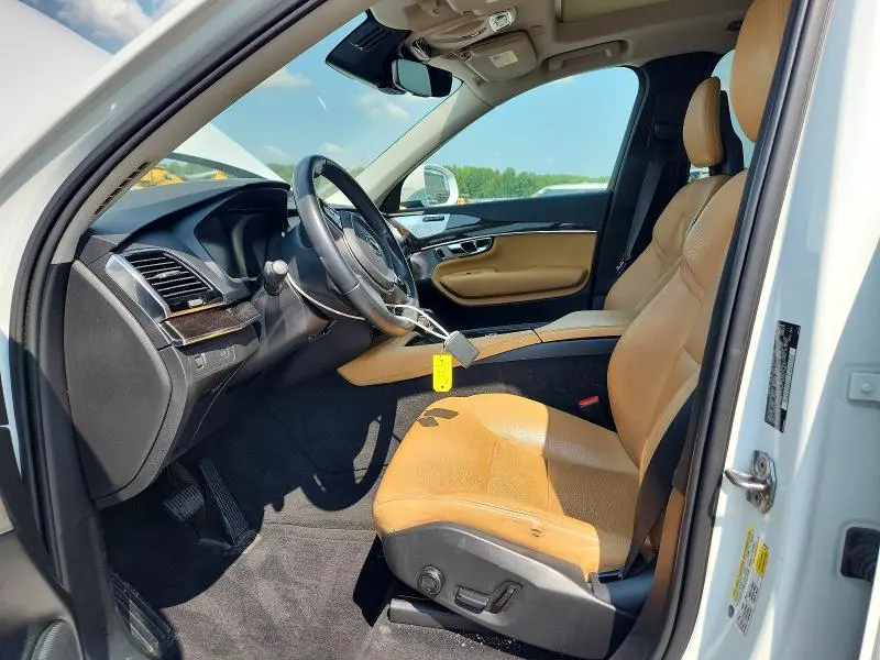 2016 VOLVO XC90 T6  