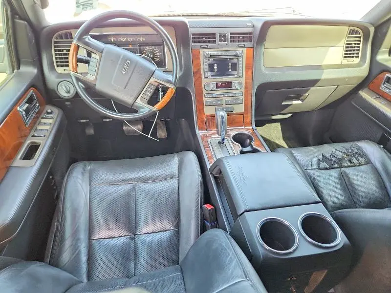 2011 LINCOLN NAVIGATOR   