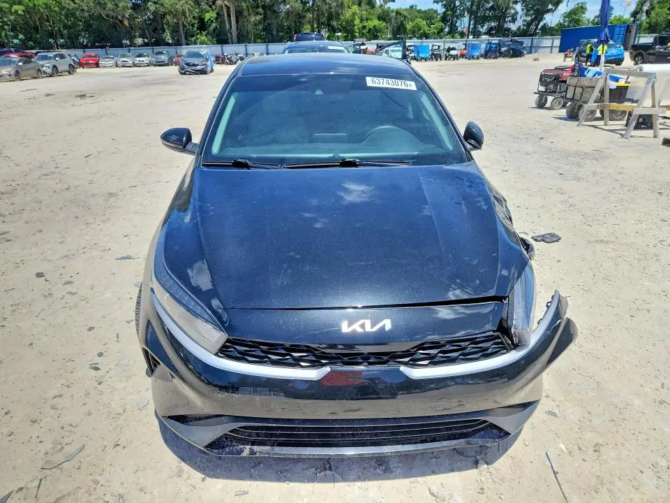 2023 KIA FORTE LXS  