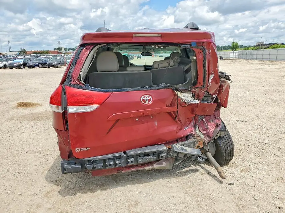 2011 TOYOTA SIENNA XLE 8-PASSENGER  