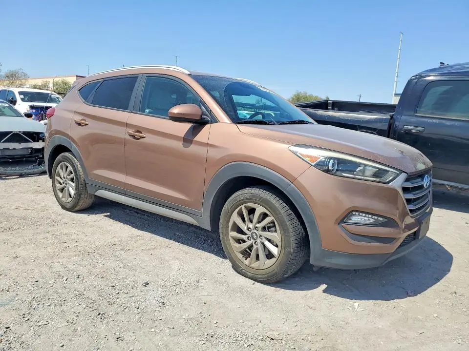 2017 HYUNDAI TUCSON SE  