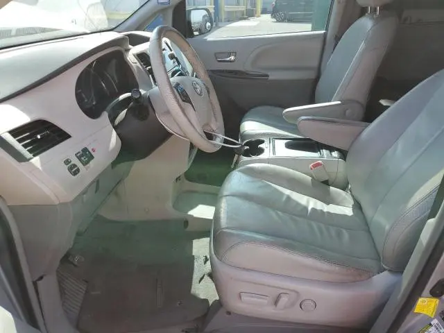 2012 TOYOTA SIENNA XLE  