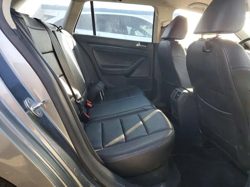 2010 VOLKSWAGEN JETTA SE  