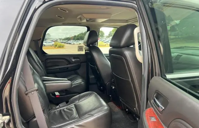 2011 CADILLAC ESCALADE LUXURY  