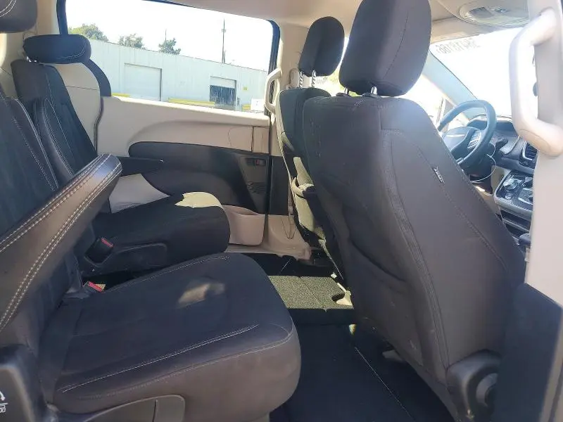 2020 CHRYSLER VOYAGER LX  