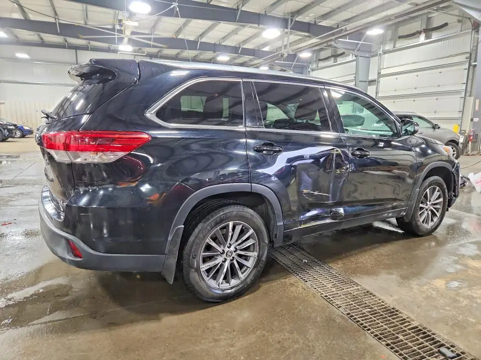 2017 TOYOTA HIGHLANDER XLE  
