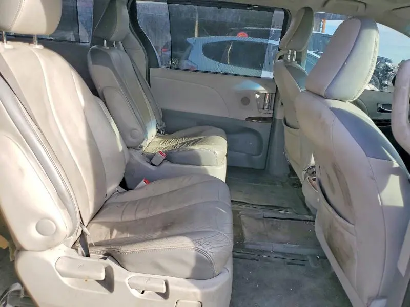 2014 TOYOTA SIENNA LIMITED 7-PASSENGER  