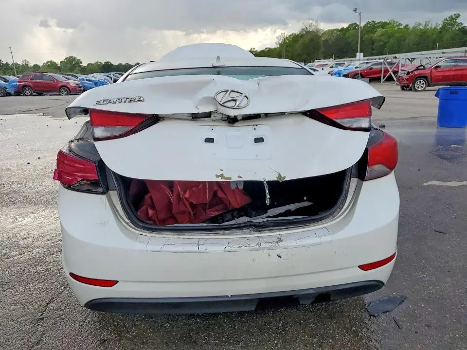 2015 HYUNDAI ELANTRA SE  