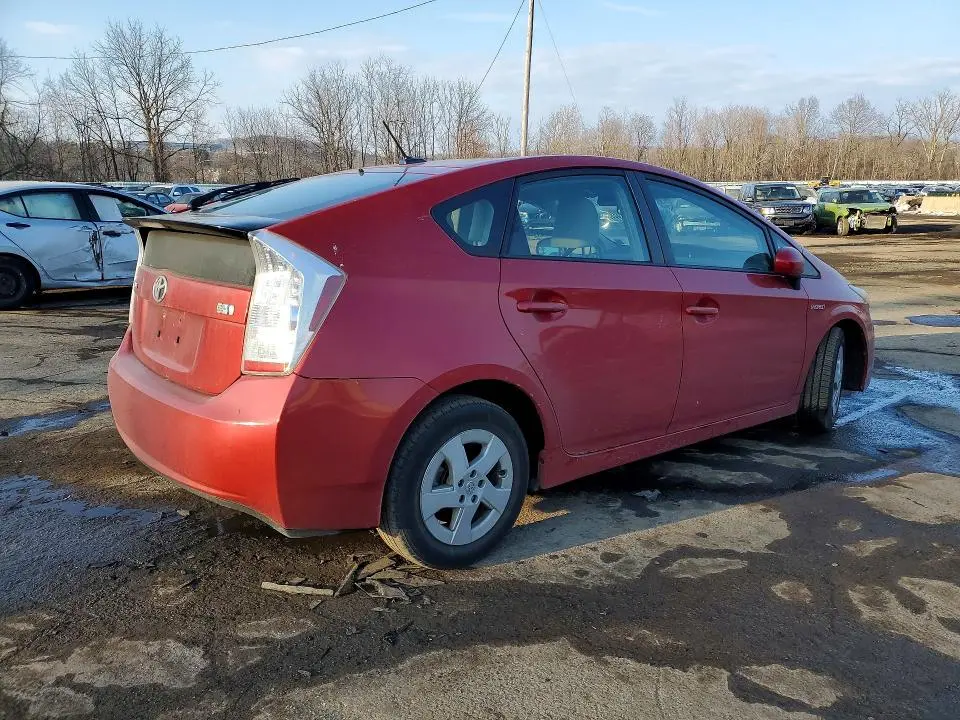 2011 TOYOTA PRIUS THREE  